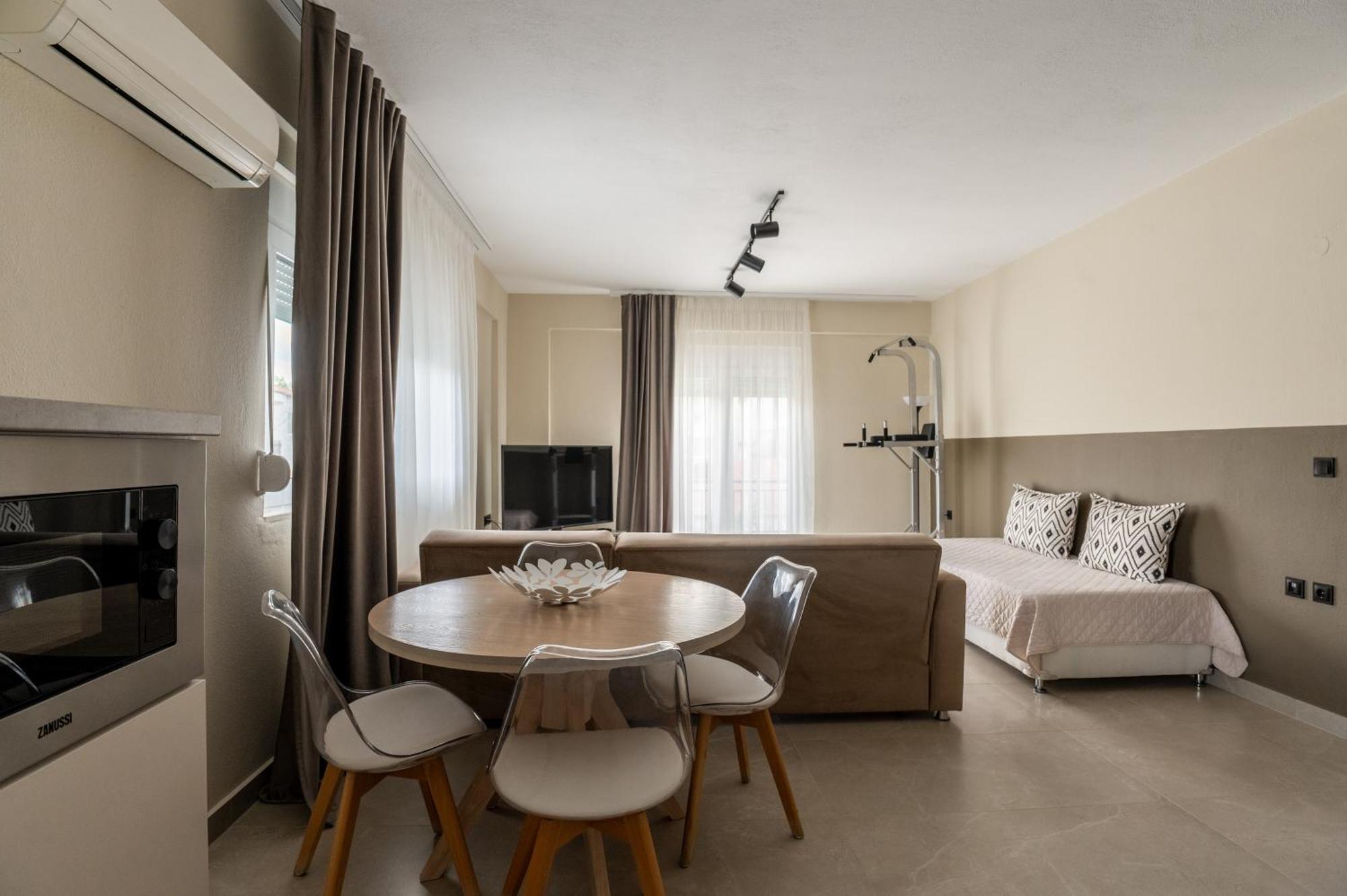 Likehome Apartments Orestias Bagian luar foto
